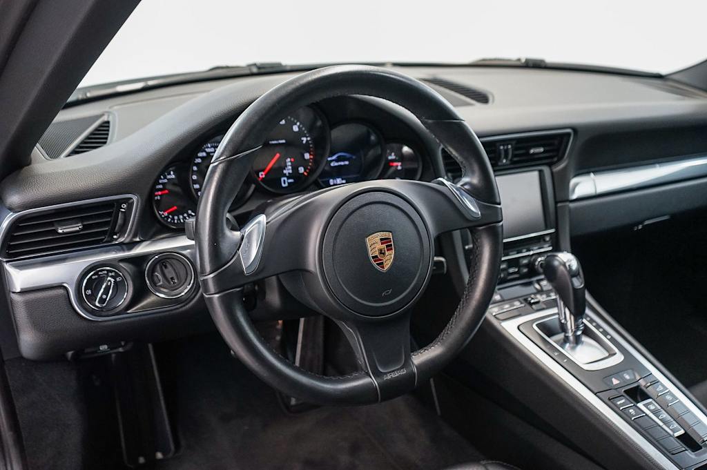 Thumbnail: 2016 Porsche 911 - 2