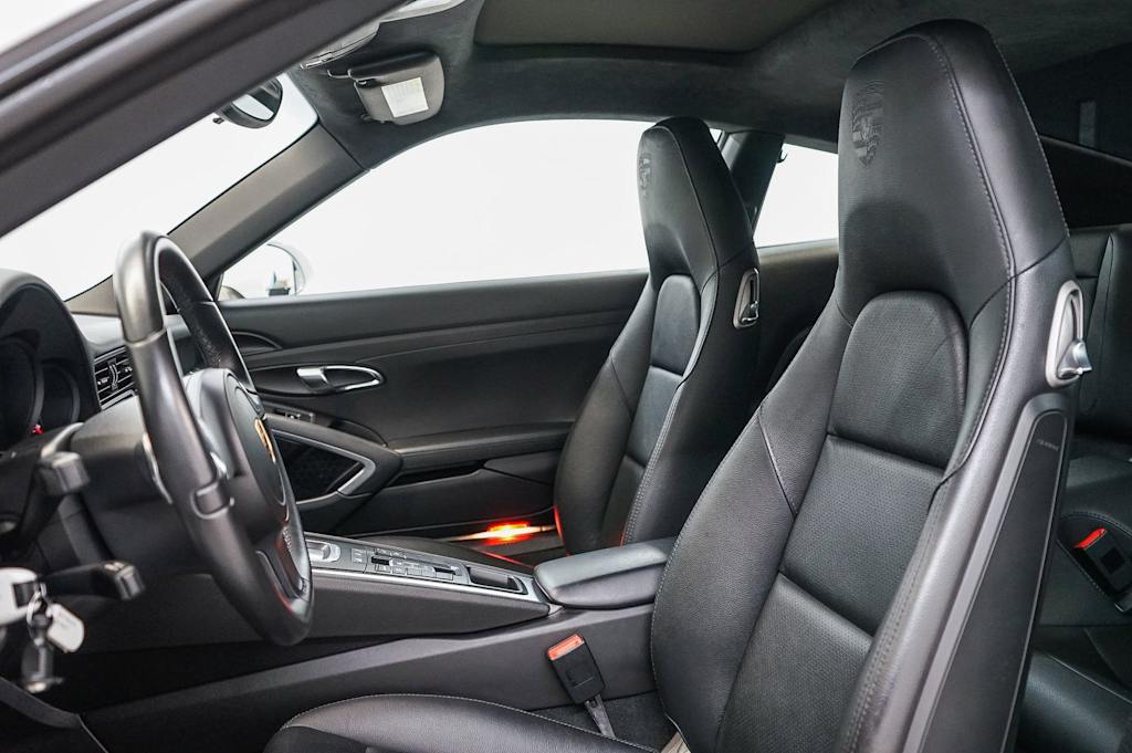 Thumbnail: 2016 Porsche 911 - 25