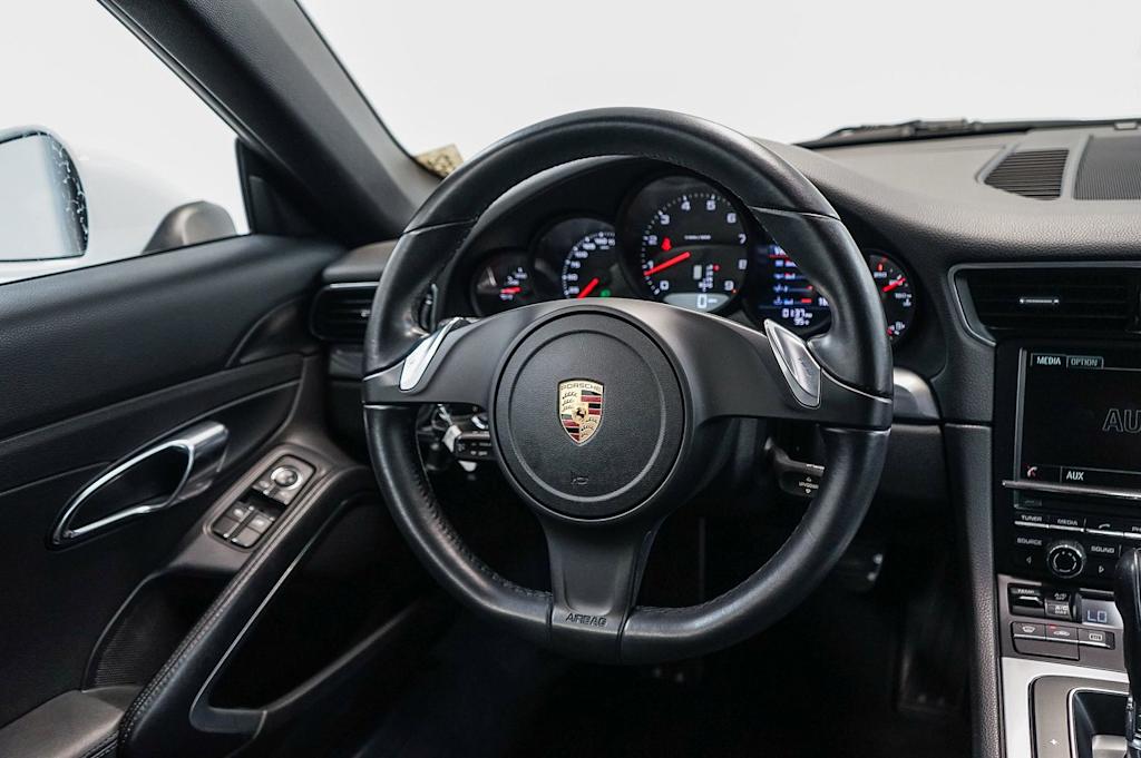 Thumbnail: 2016 Porsche 911 - 8