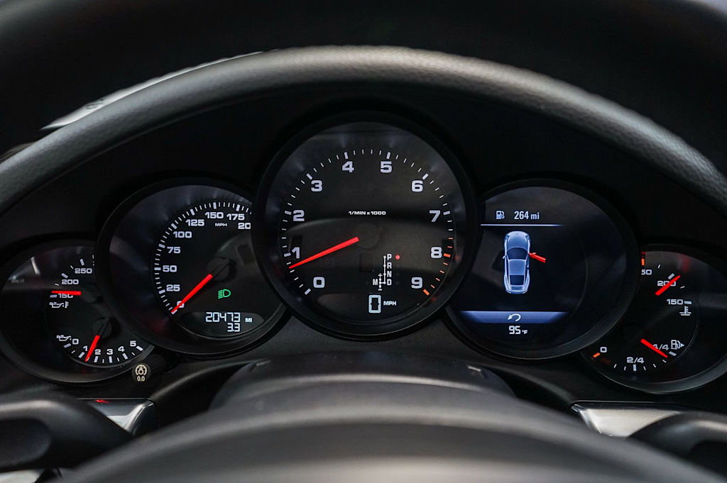 Thumbnail: 2016 Porsche 911 - 14