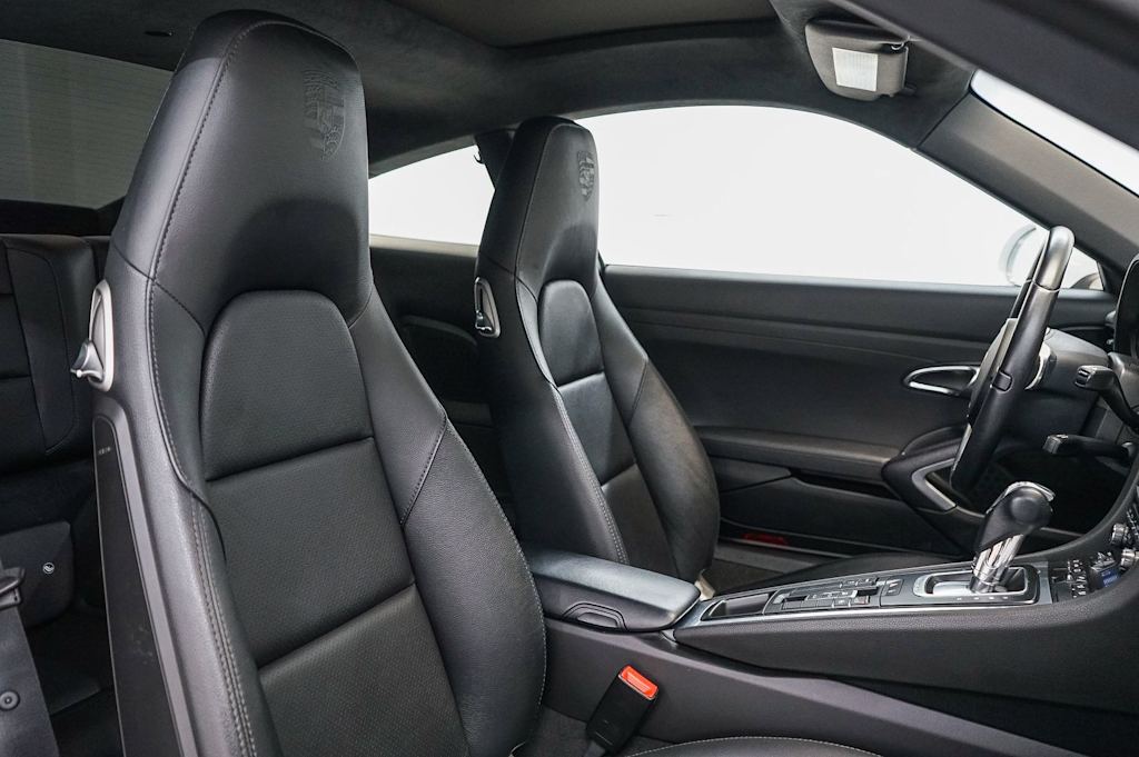 Thumbnail: 2016 Porsche 911 - 10