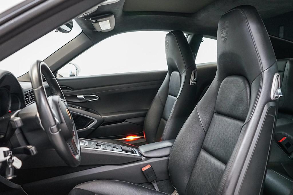 Thumbnail: 2016 Porsche 911 - 25