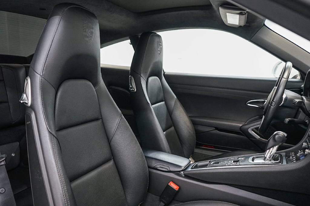 Thumbnail: 2016 Porsche 911 - 10