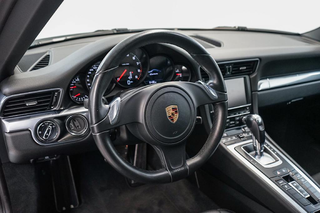 Thumbnail: 2016 Porsche 911 - 2