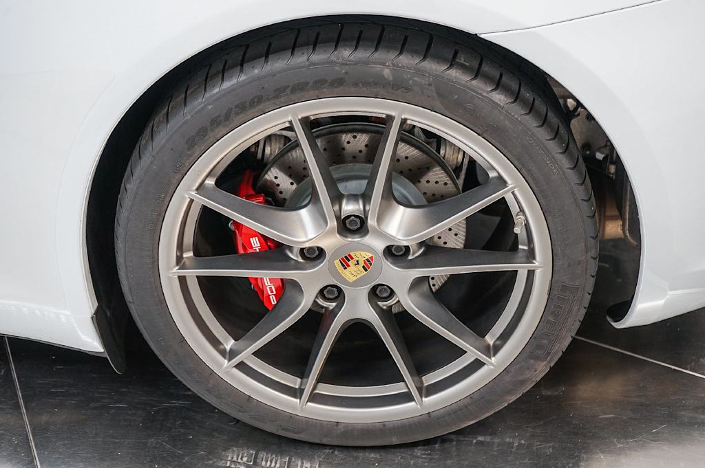 Thumbnail: 2016 Porsche 911 - 7