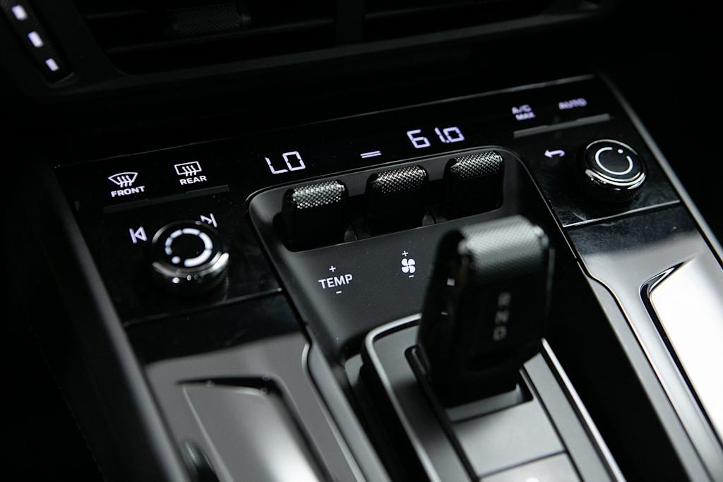 Thumbnail: 2025 Porsche 911 - 24