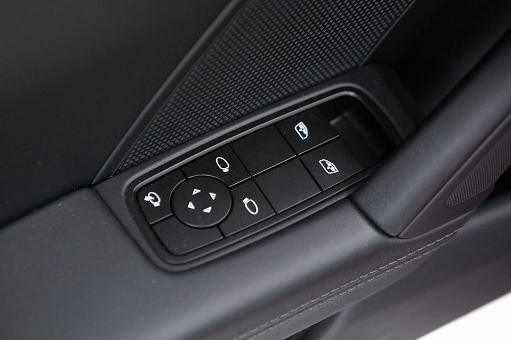 Thumbnail: 2025 Porsche 911 - 20