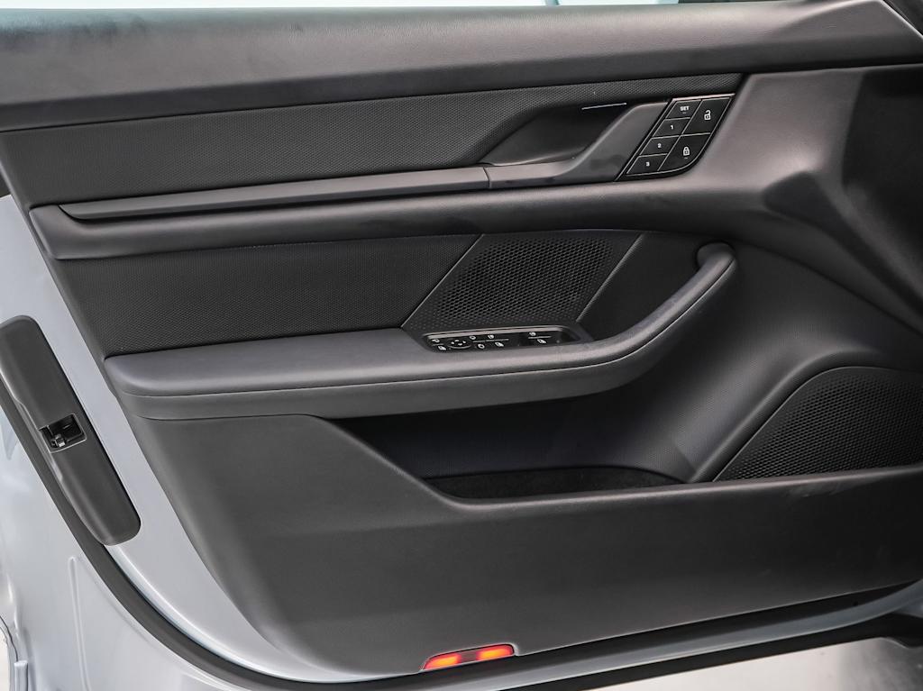 Thumbnail: 2024 Porsche Taycan - 29