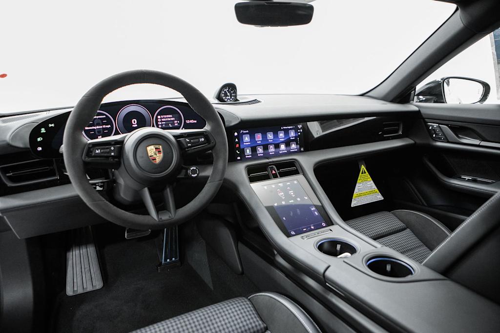 Thumbnail: 2026 Porsche Taycan - 10
