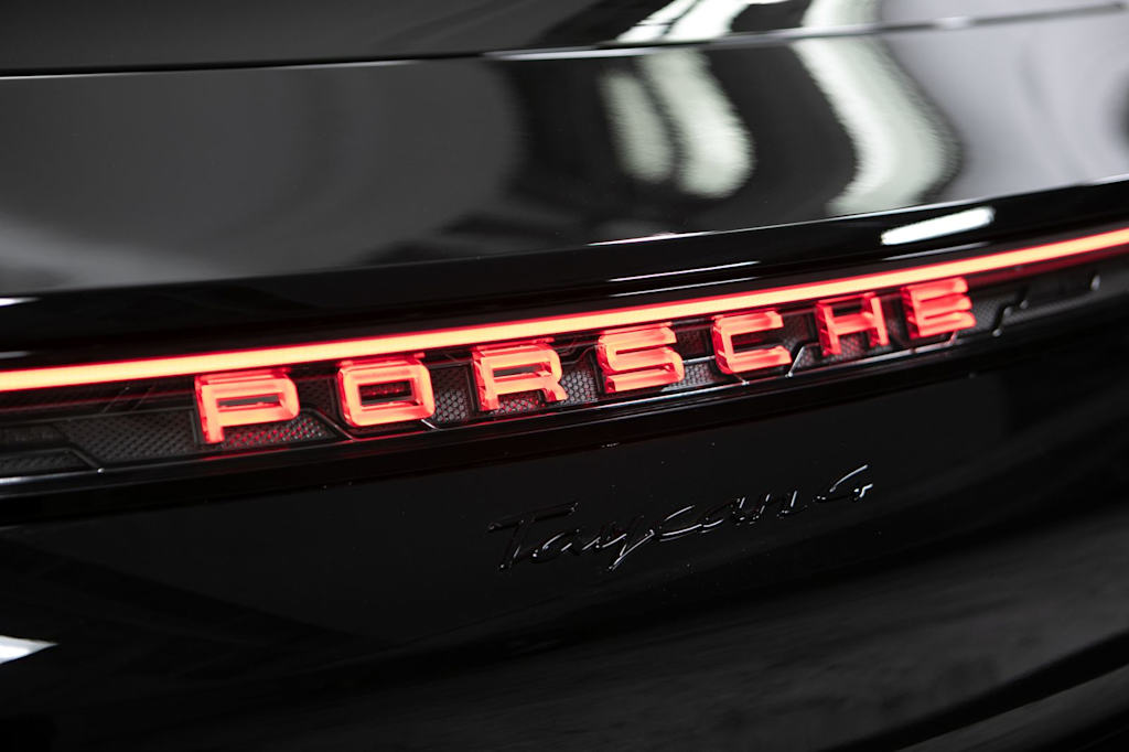 Thumbnail: 2026 Porsche Taycan - 21