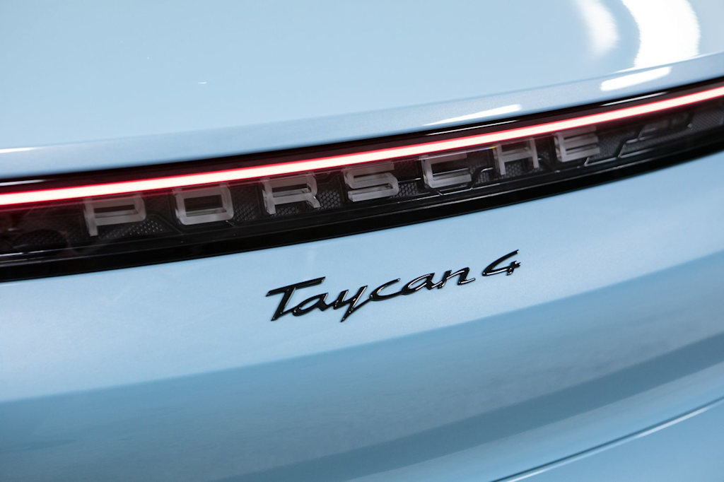 Thumbnail: 2026 Porsche Taycan - 21