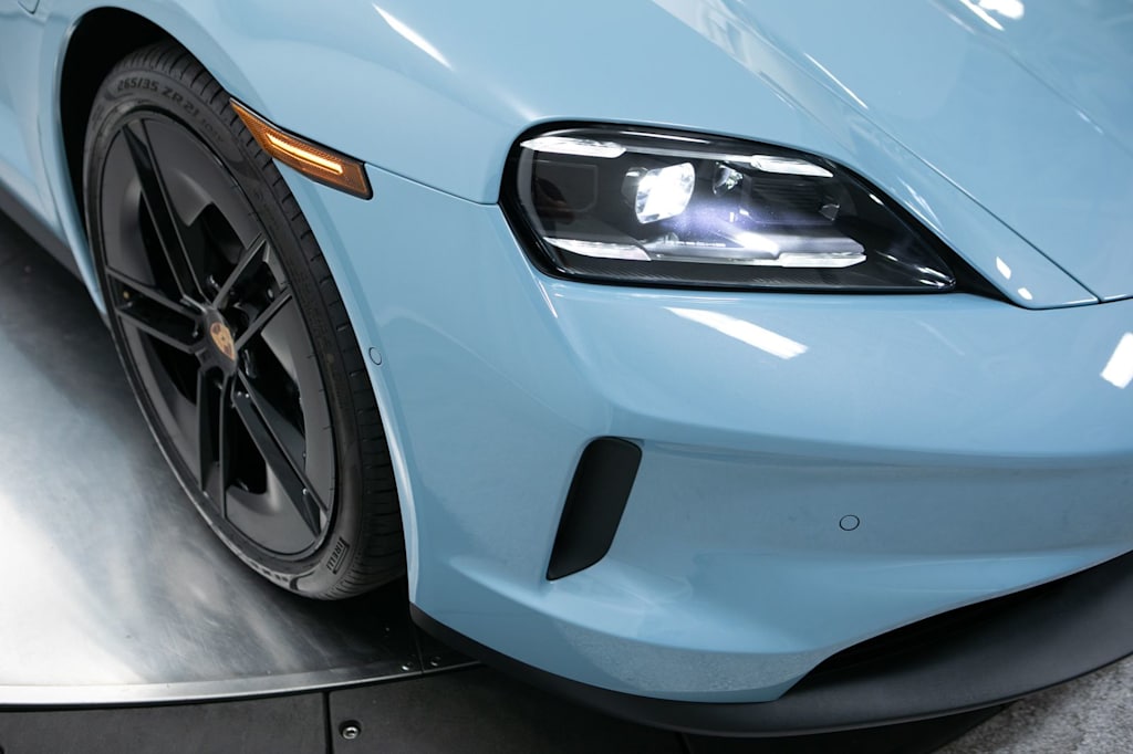 Thumbnail: 2026 Porsche Taycan - 17