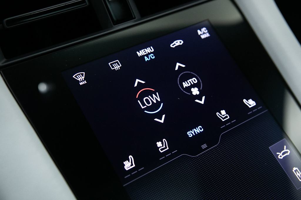 Thumbnail: 2026 Porsche Taycan - 26