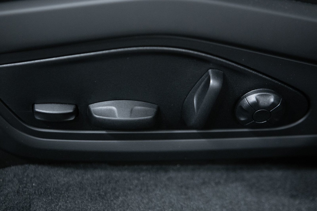 Thumbnail: 2026 Porsche Taycan - 22