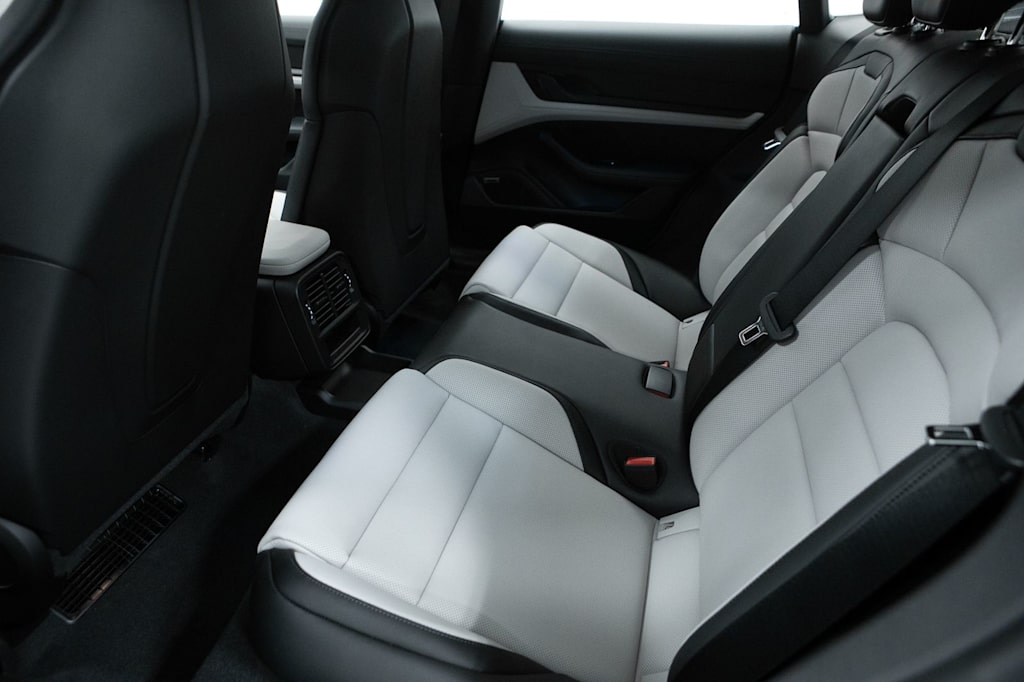 Thumbnail: 2026 Porsche Taycan - 8