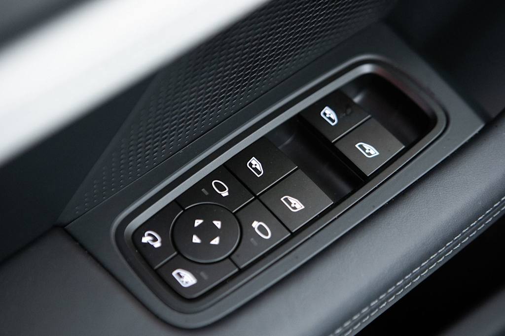 Thumbnail: 2026 Porsche Taycan - 23