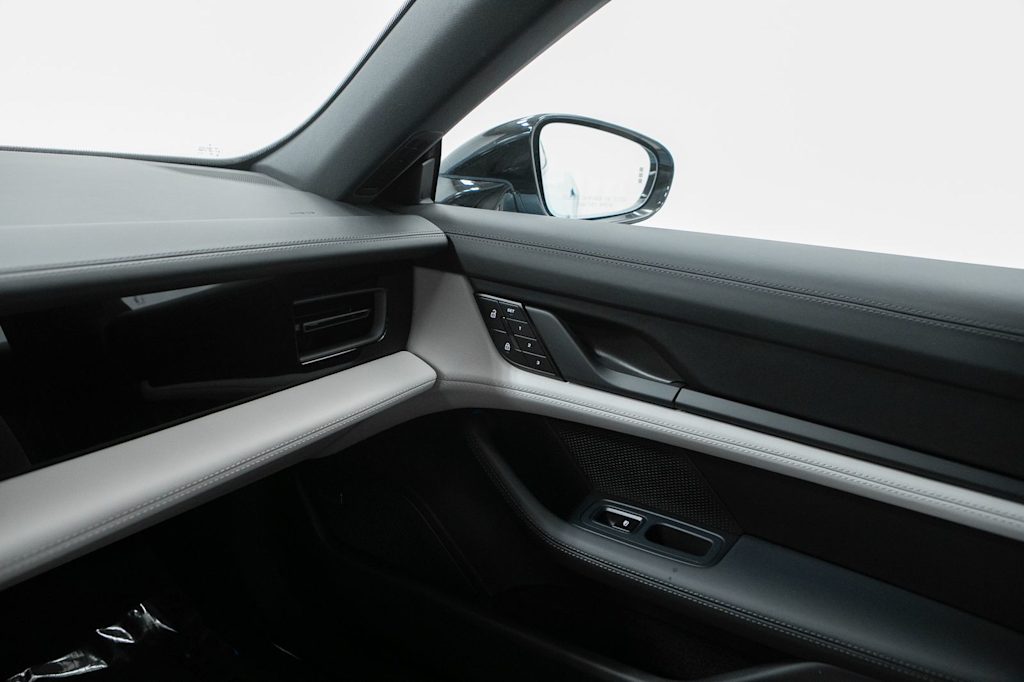 Thumbnail: 2026 Porsche Taycan - 28