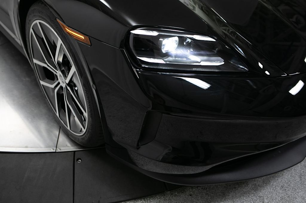 Thumbnail: 2026 Porsche Taycan - 4