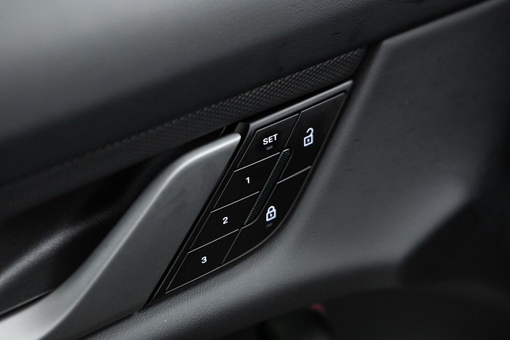 Thumbnail: 2026 Porsche Taycan - 30