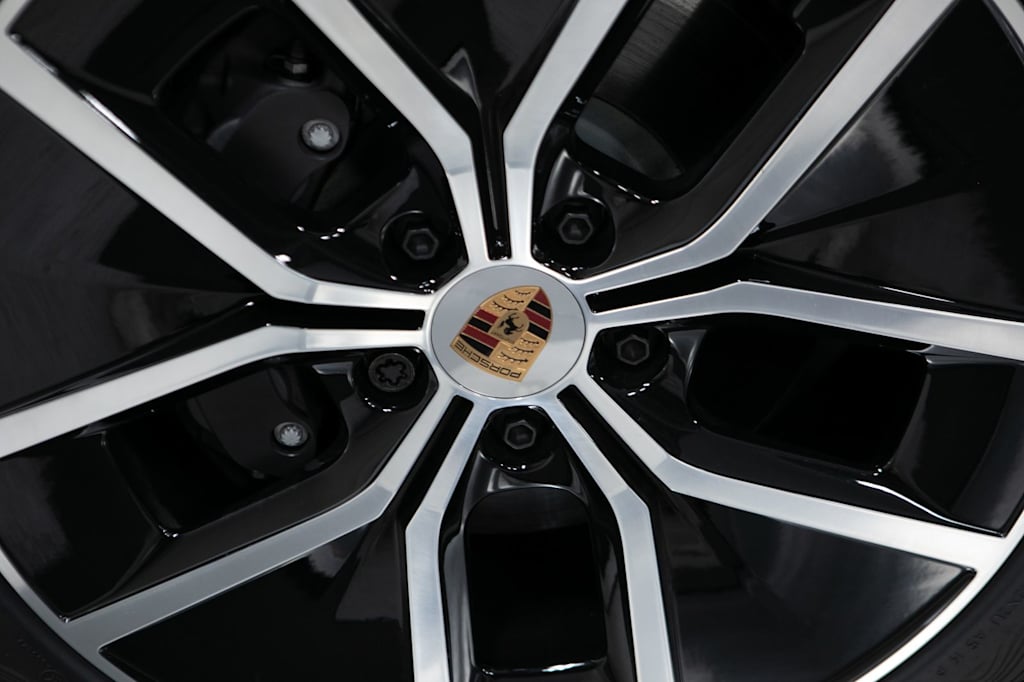 Thumbnail: 2026 Porsche Taycan - 21