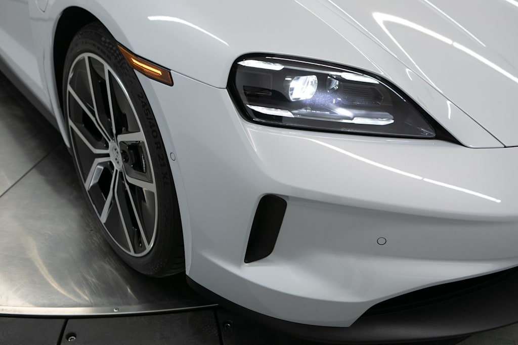 Thumbnail: 2026 Porsche Taycan - 21