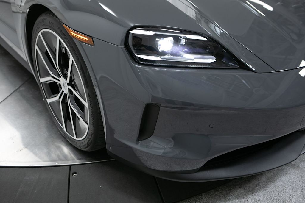 Thumbnail: 2026 Porsche Taycan - 19