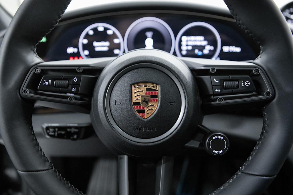 Thumbnail: 2026 Porsche Taycan - 20