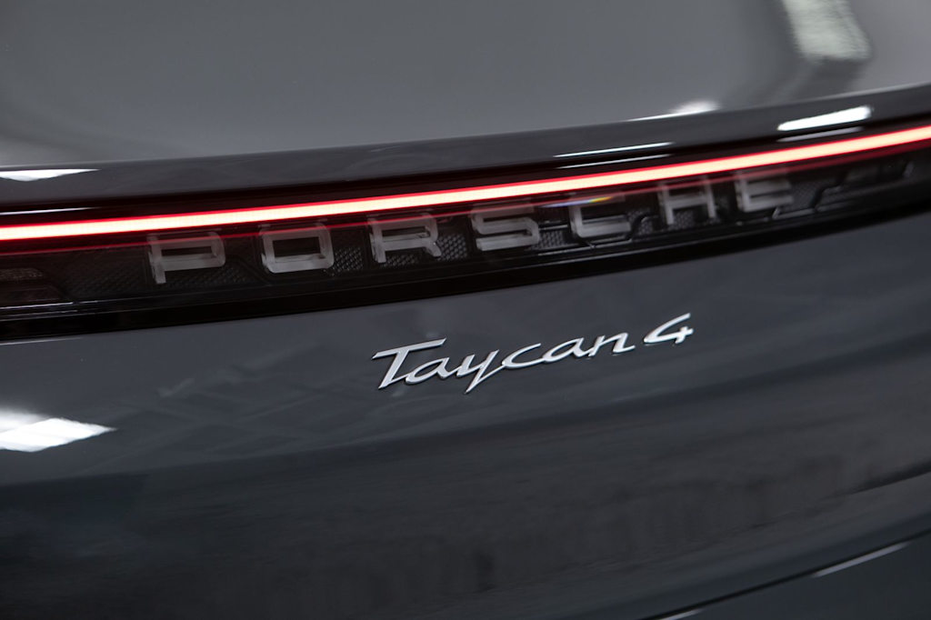 Thumbnail: 2026 Porsche Taycan - 24