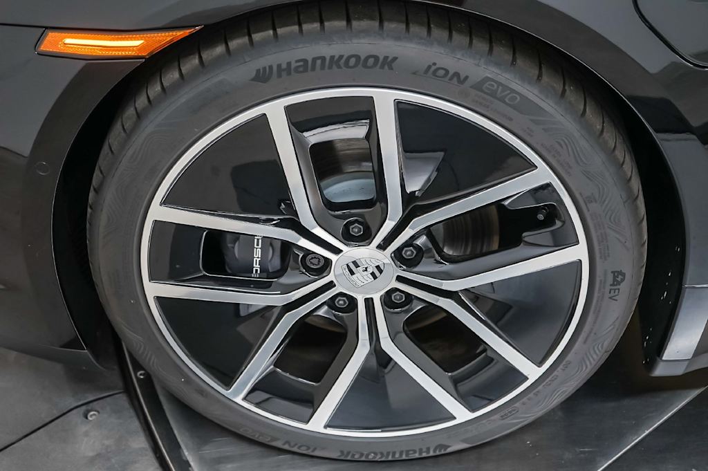 Thumbnail: 2026 Porsche Taycan - 23