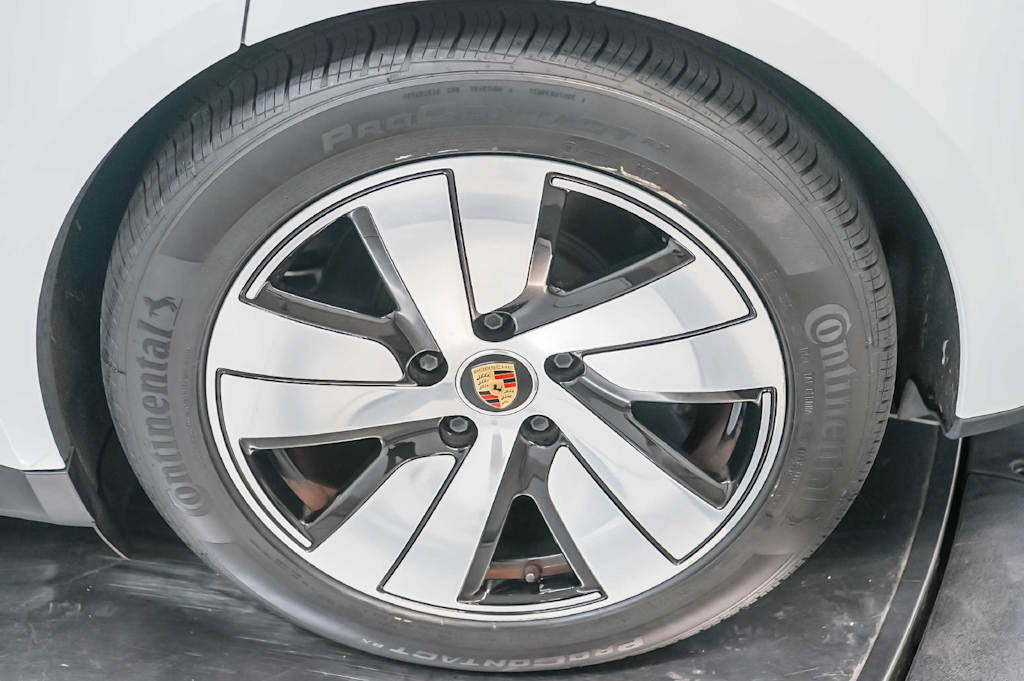 Thumbnail: 2023 Porsche Taycan - 8