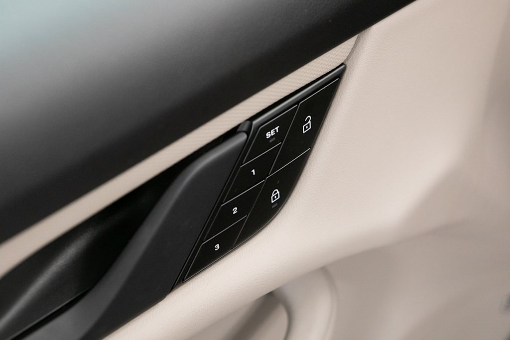 Thumbnail: 2024 Porsche Taycan - 6