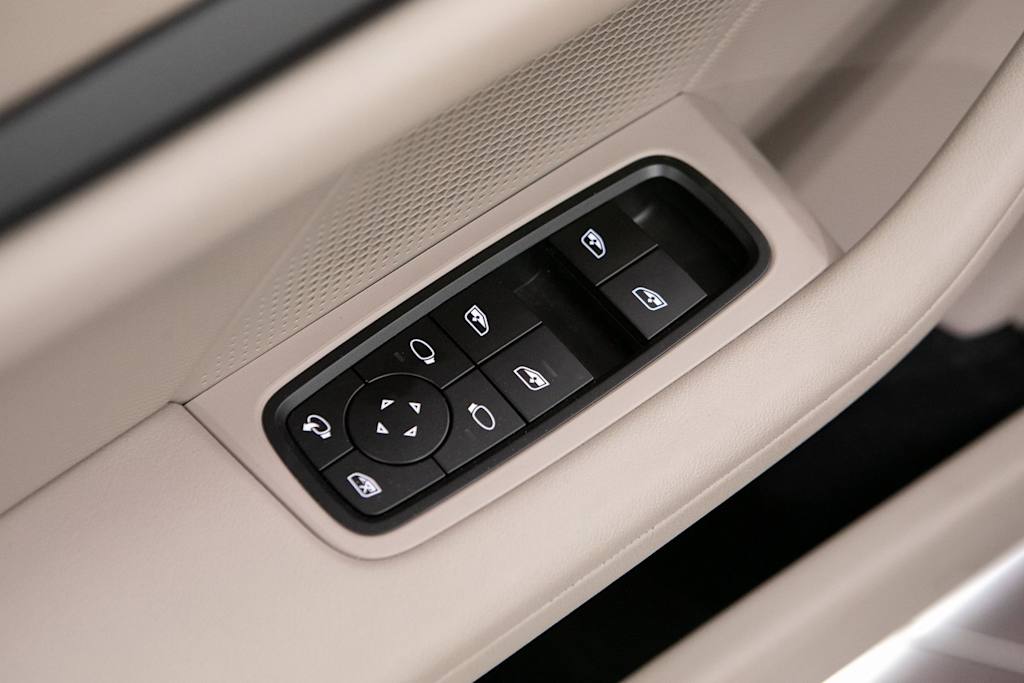 Thumbnail: 2024 Porsche Taycan - 23