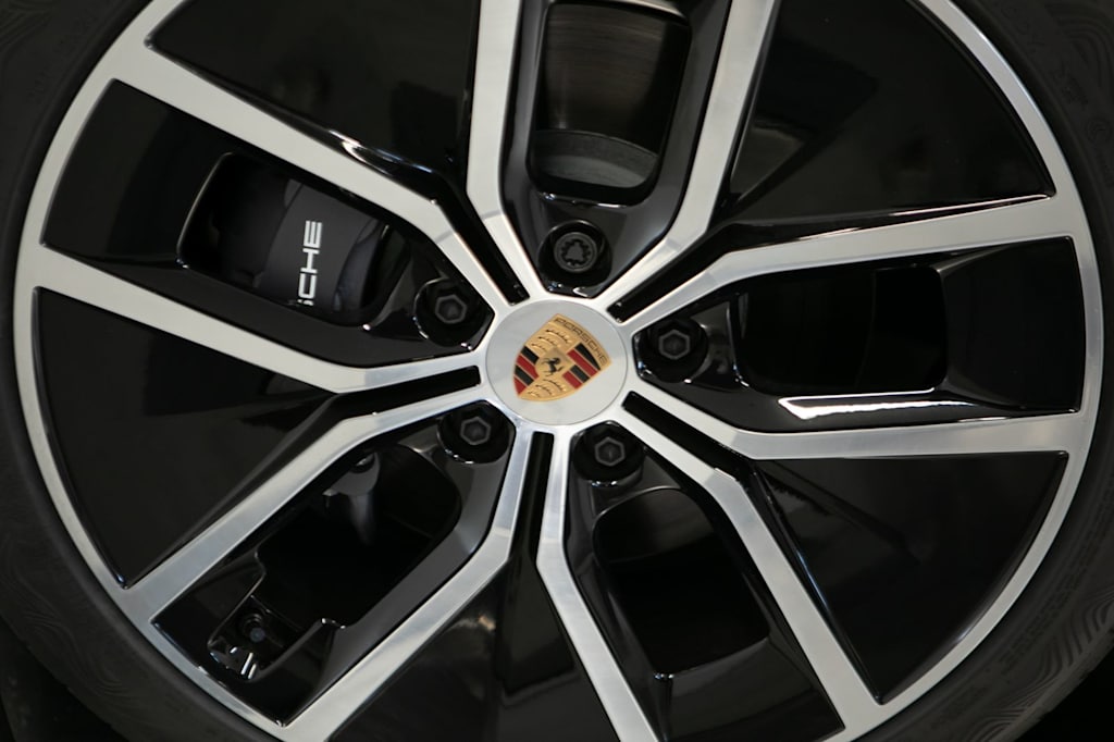 Thumbnail: 2026 Porsche Taycan - 6