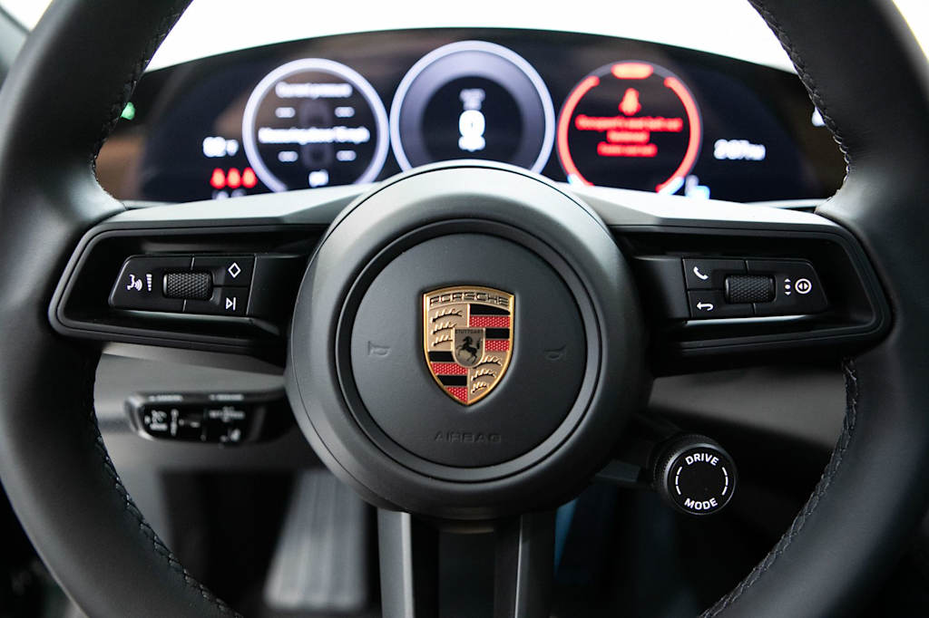 Thumbnail: 2026 Porsche Taycan - 21