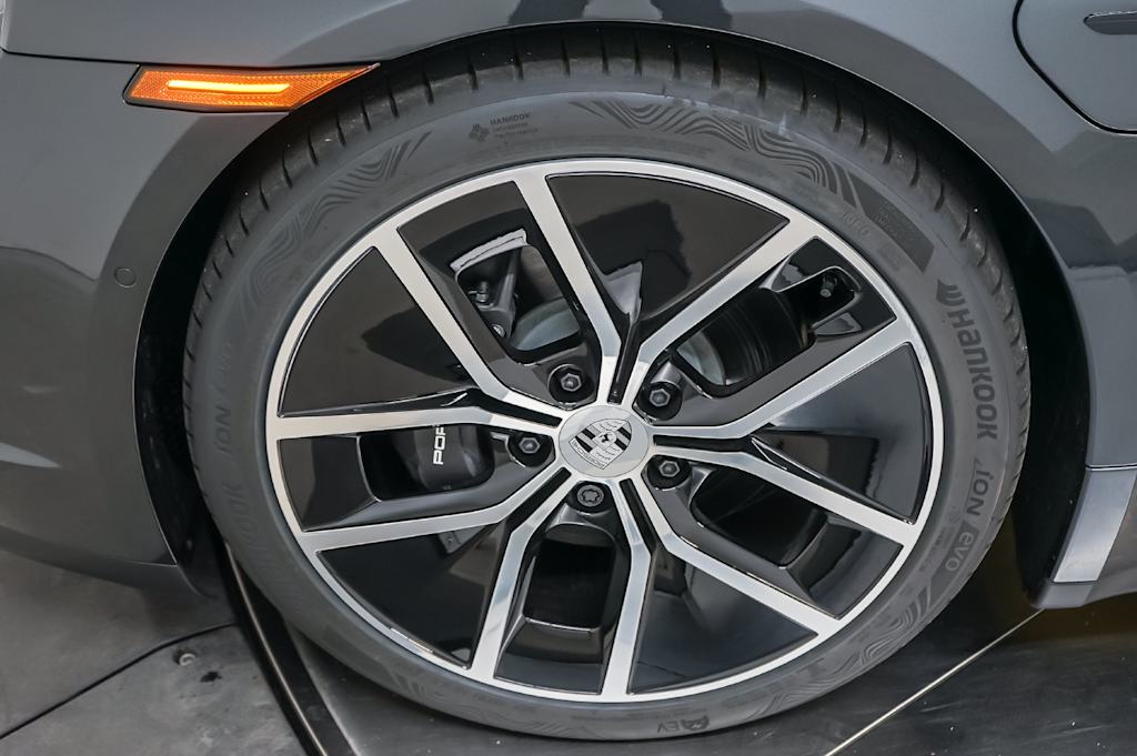 Thumbnail: 2026 Porsche Taycan - 21