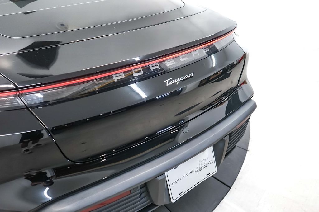 Thumbnail: 2022 Porsche Taycan - 23