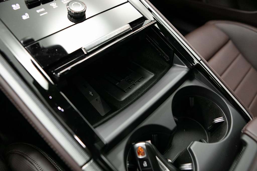 Thumbnail: 2026 Porsche Panamera - 30