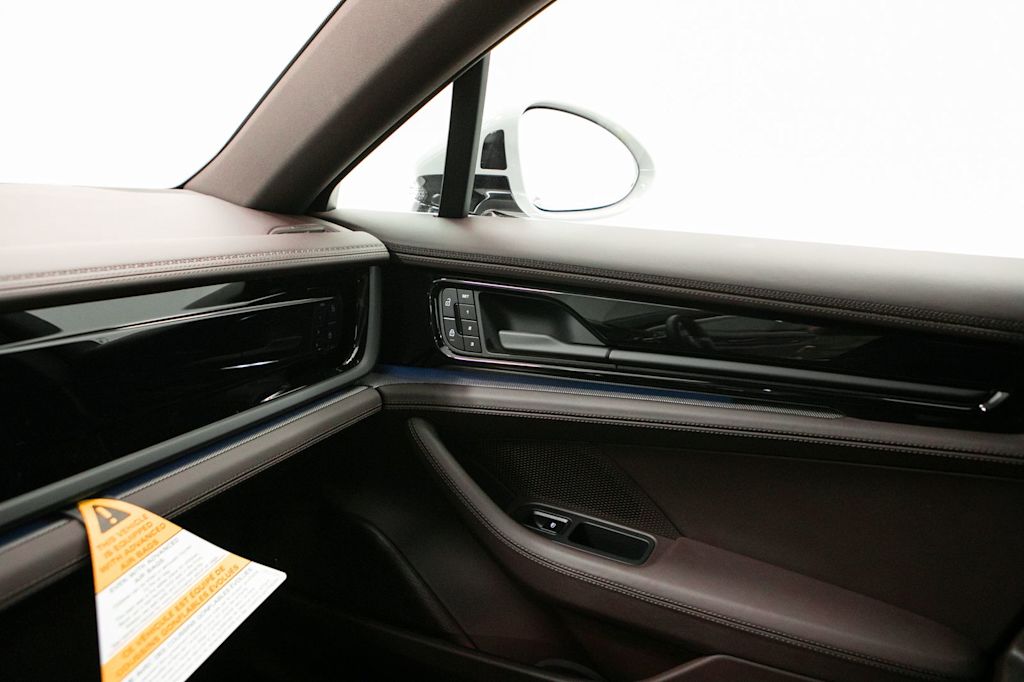 Thumbnail: 2026 Porsche Panamera - 31