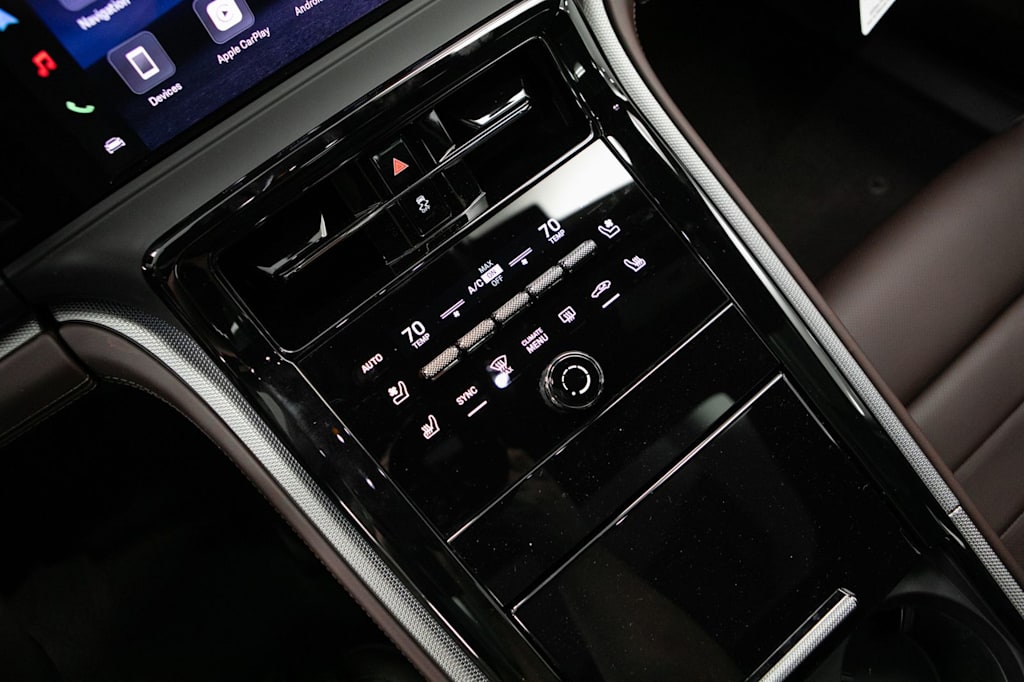 Thumbnail: 2026 Porsche Panamera - 28