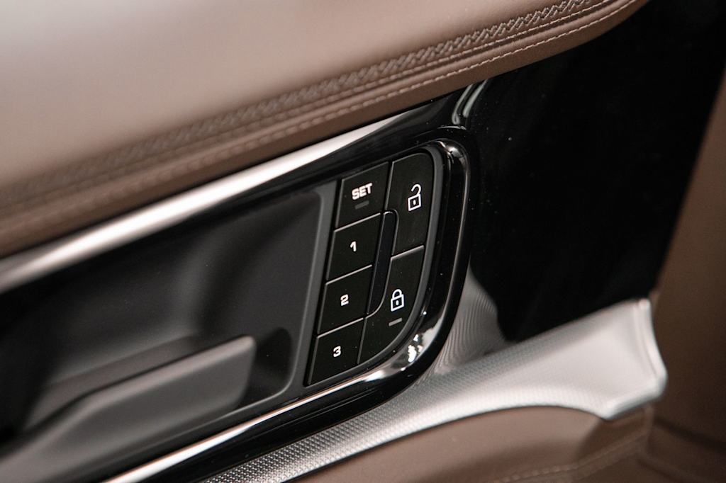 Thumbnail: 2026 Porsche Panamera - 26