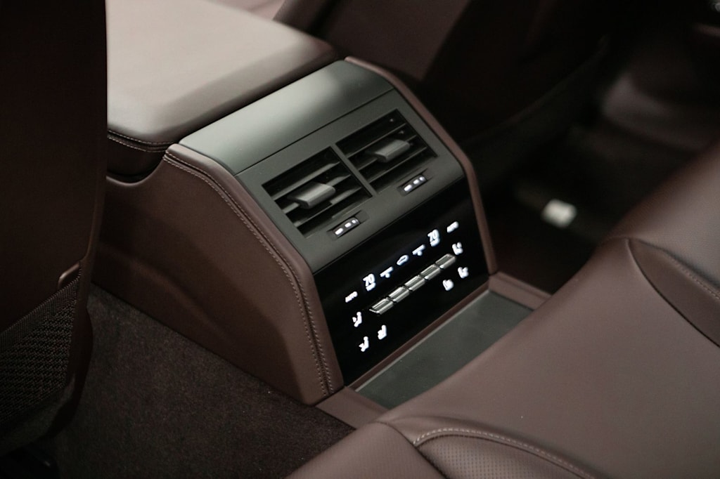 Thumbnail: 2026 Porsche Panamera - 35