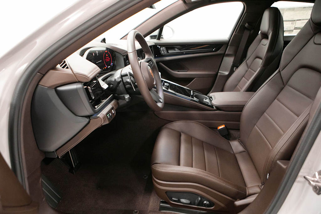 Thumbnail: 2026 Porsche Panamera - 10