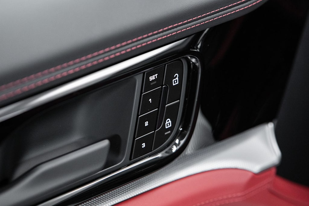 Thumbnail: 2026 Porsche Panamera - 25