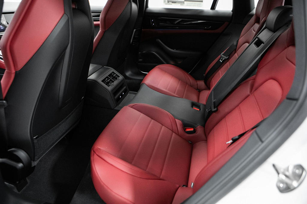 Thumbnail: 2026 Porsche Panamera - 9