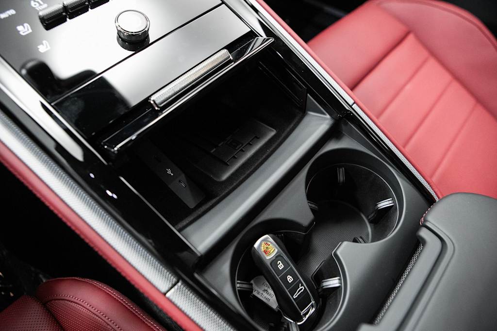 Thumbnail: 2026 Porsche Panamera - 28