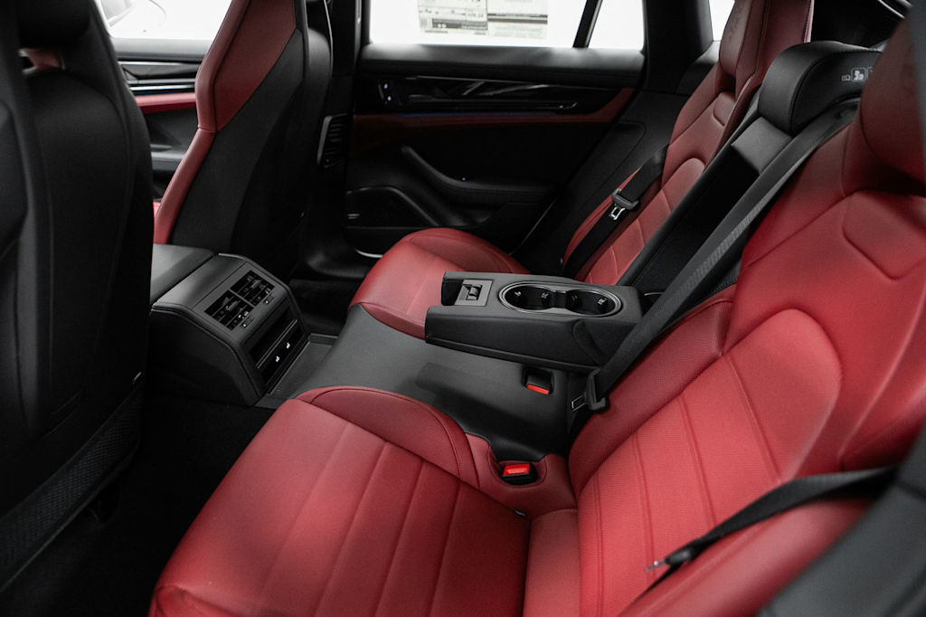 Thumbnail: 2026 Porsche Panamera - 32