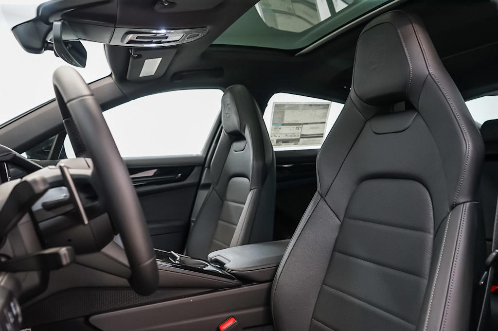 Thumbnail: 2026 Porsche Panamera - 10