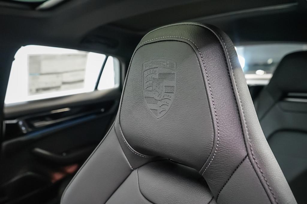 Thumbnail: 2026 Porsche Panamera - 31
