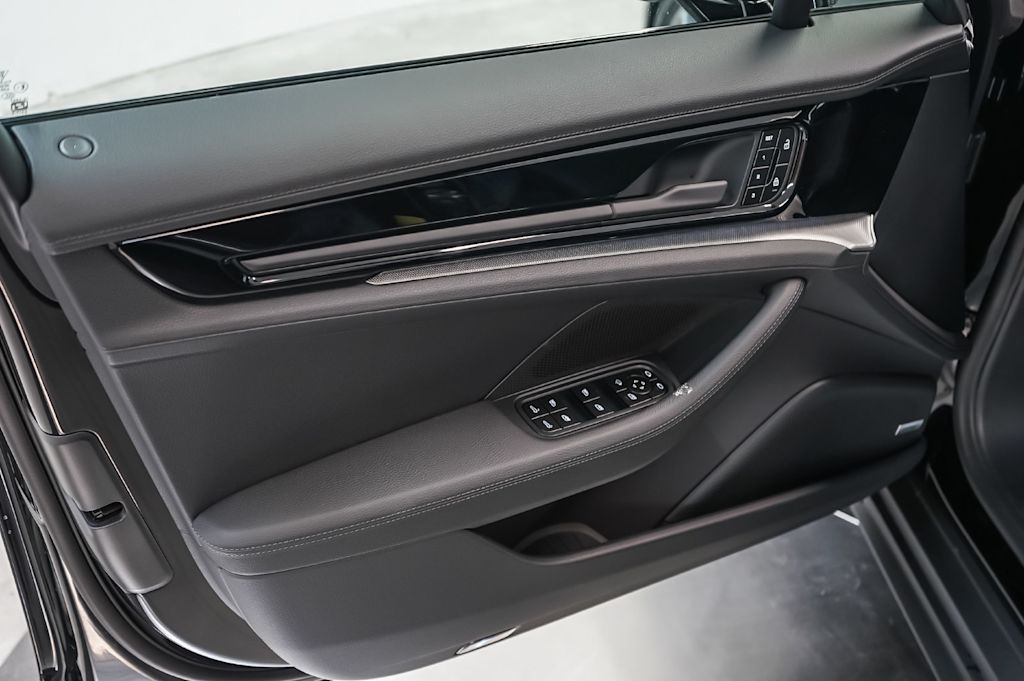 Thumbnail: 2026 Porsche Panamera - 29