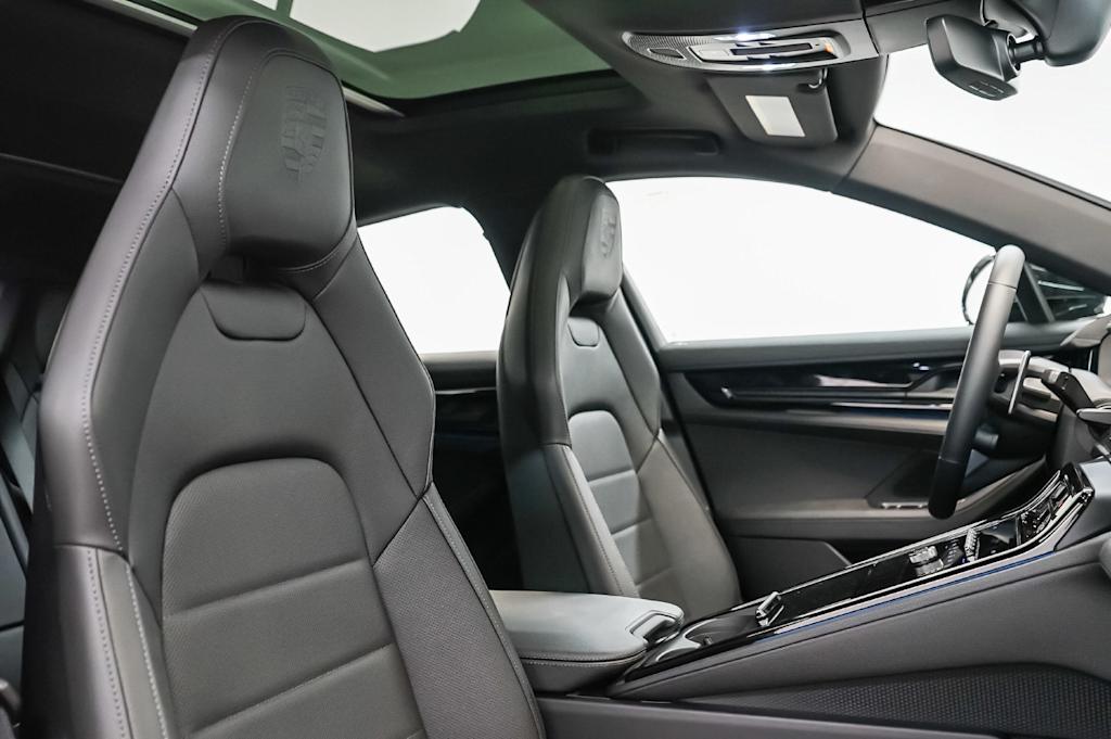 Thumbnail: 2026 Porsche Panamera - 11